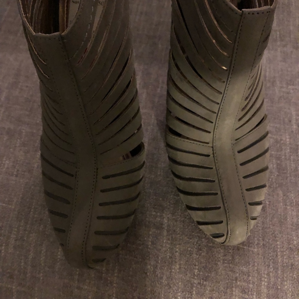 BCBG Generation Slate Heels - Picture 5 of 6